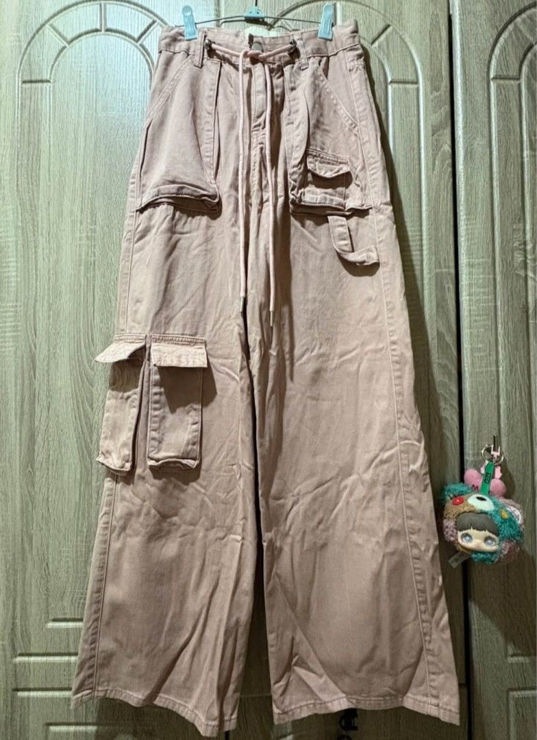 pink denim cargo pants (Category: Jeans) located in Manila. Submitted by yellemiese (Listing ID 1463087601, Image 2). Description: W: 25-26” L: 42” acid pink denim like new condition, no flaws 10/10 color rate.