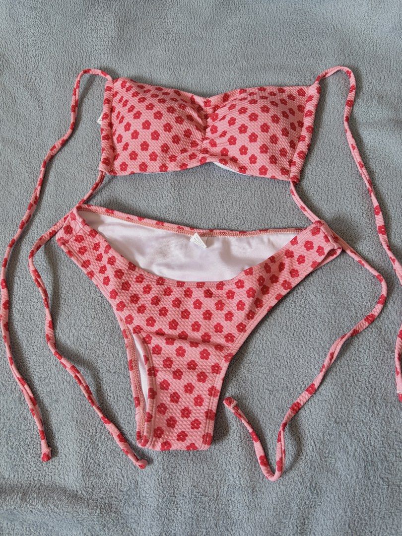 Pink Floral Bikini (Category: Bikinis & Swimsuits) located in Paranaque City. Submitted by prelovedby_hc (Listing ID 1463008997, Image 3). Description: 📍Sucat, Parañaque 💸 Gcash 🛵 J&T/Gogo Express/Lalamove 💌PM for more details .