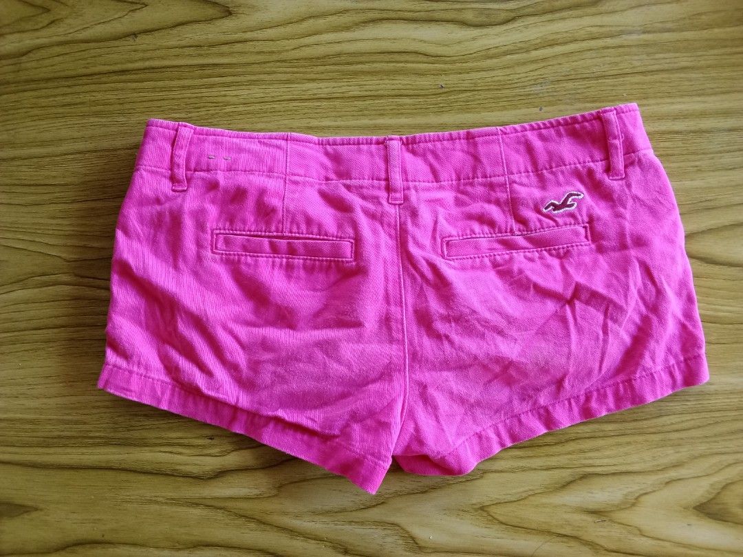 Pink Hollister micro short (Category: Shorts) located in Barobo. Submitted by swiftstone.8ccc7b (Listing ID 1463103622, Image 2). Description: size 24 excellent condition no issues.