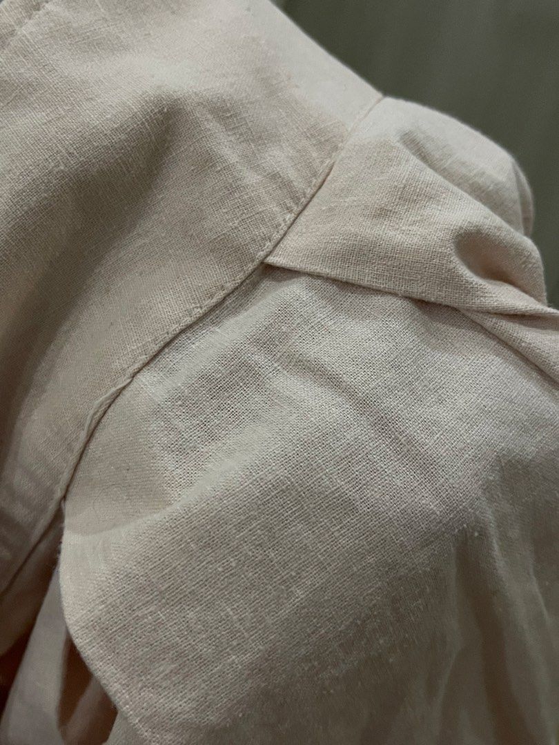 Pink Linen Pleated Skirt (Category: Skirts) located in Manila. Submitted by shiezzels (Listing ID 1463072343, Image 2). Description: Cute Pink Pleated Skirt Zipper closure.