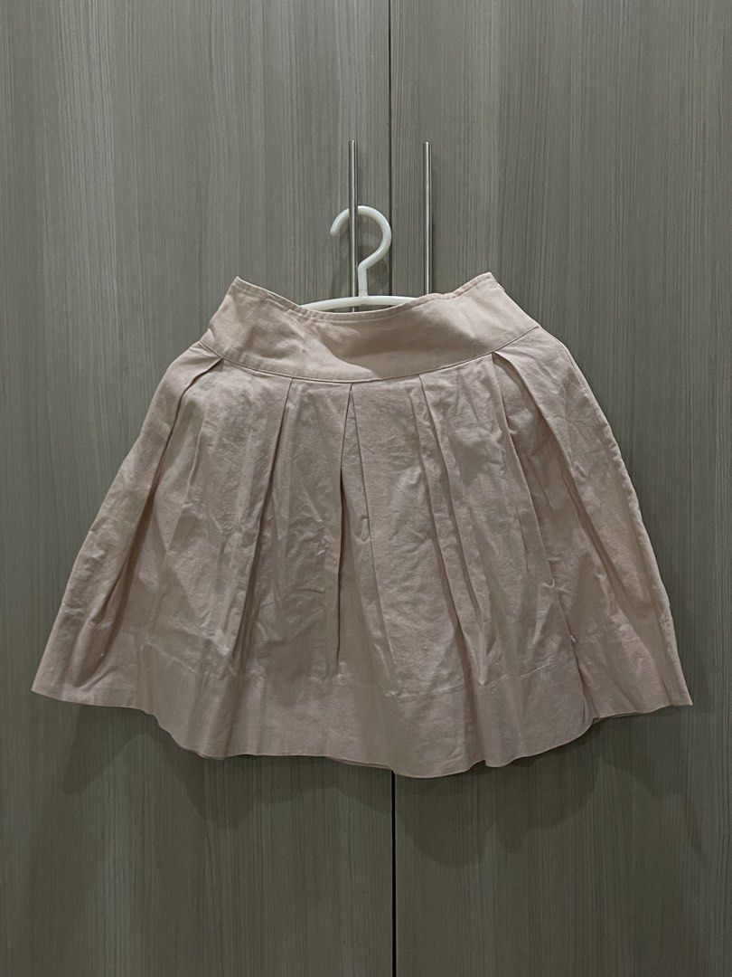 Pink Linen Pleated Skirt (Category: Skirts) located in Manila. Submitted by shiezzels (Listing ID 1463072343, Image 1). Description: Cute Pink Pleated Skirt Zipper closure.