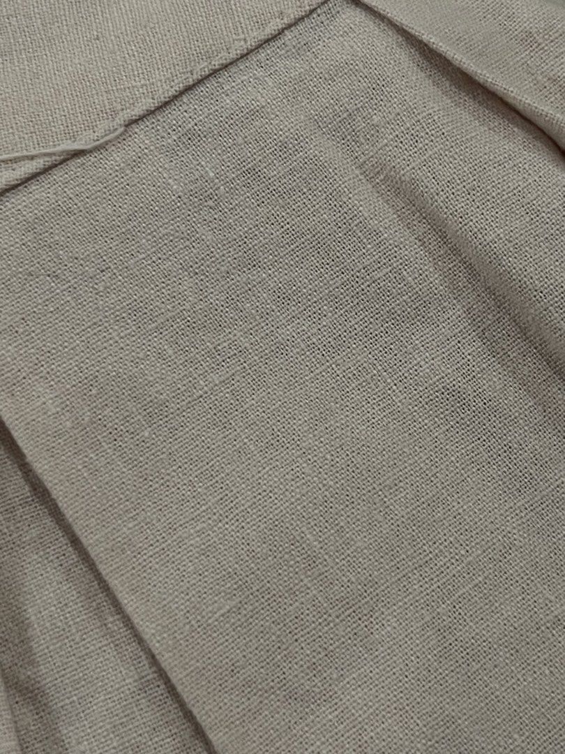 Pink Linen Pleated Skirt (Category: Skirts) located in Manila. Submitted by shiezzels (Listing ID 1463072343, Image 3). Description: Cute Pink Pleated Skirt Zipper closure.