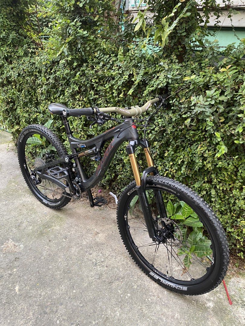 Pivot Mach 6 Carbon Mountain Bike (Category: Bicycles) located in Pasig City. Submitted by mchlkrlmnl (Listing ID 1463018850, Image 3). Description: ➡️Frame: 27.5 PIVOT Mach 6 full carbon / Size: Medium Was: ₱160K❌ Now: ₱140K✅ ***SUSPENSION + DROPPER POST**** ➡️ Fork: FOX Factory 34 Kashima Coated, 160mm travel ➡️ Rear shocks: FOX FLOAT CTD (Climb, Trail, Descent) 155mm travel ➡️ Dropper post: FOX PERFORMANCE TRANSFER w/ Remote: 125mm travel ***C