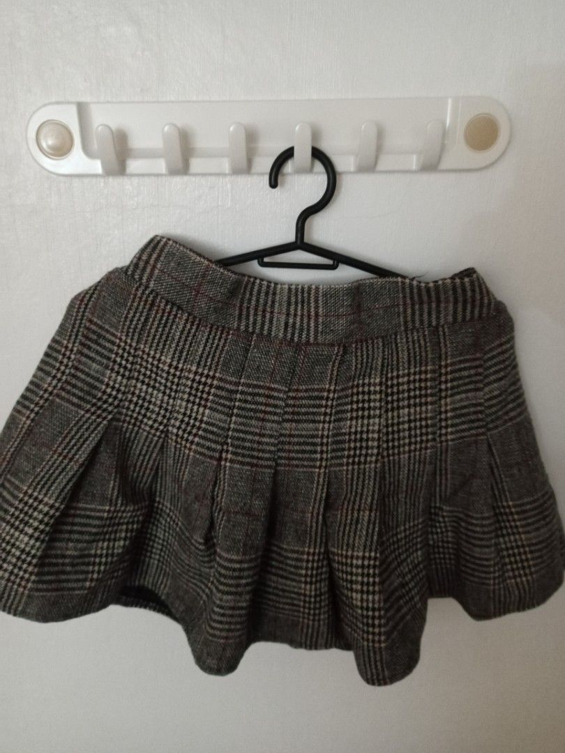 Plaid Skirt (Category: Skirts) located in Marikina City. Submitted by airapreloved091826 (Listing ID 1462987983, Image 2). Description: .