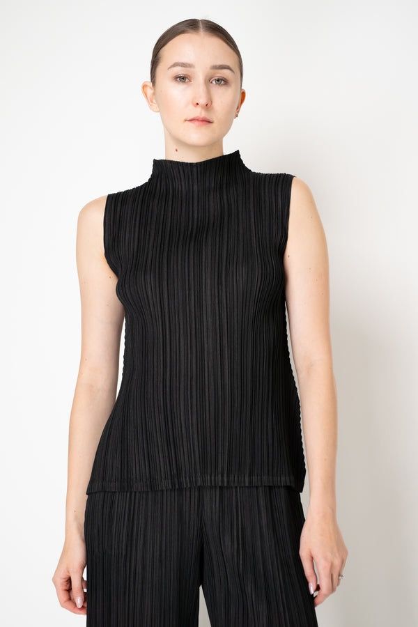 Pleats Please alternative Black Mellow S/M (Category: Blouses) located in Antipolo. Submitted by bentakahitanoano (Listing ID 1463030397, Image 1). Description: Still in good shape Best fit S/M Alternative for issey miyake pleats please Pit to pit 12.5/16 Length 22.5.
