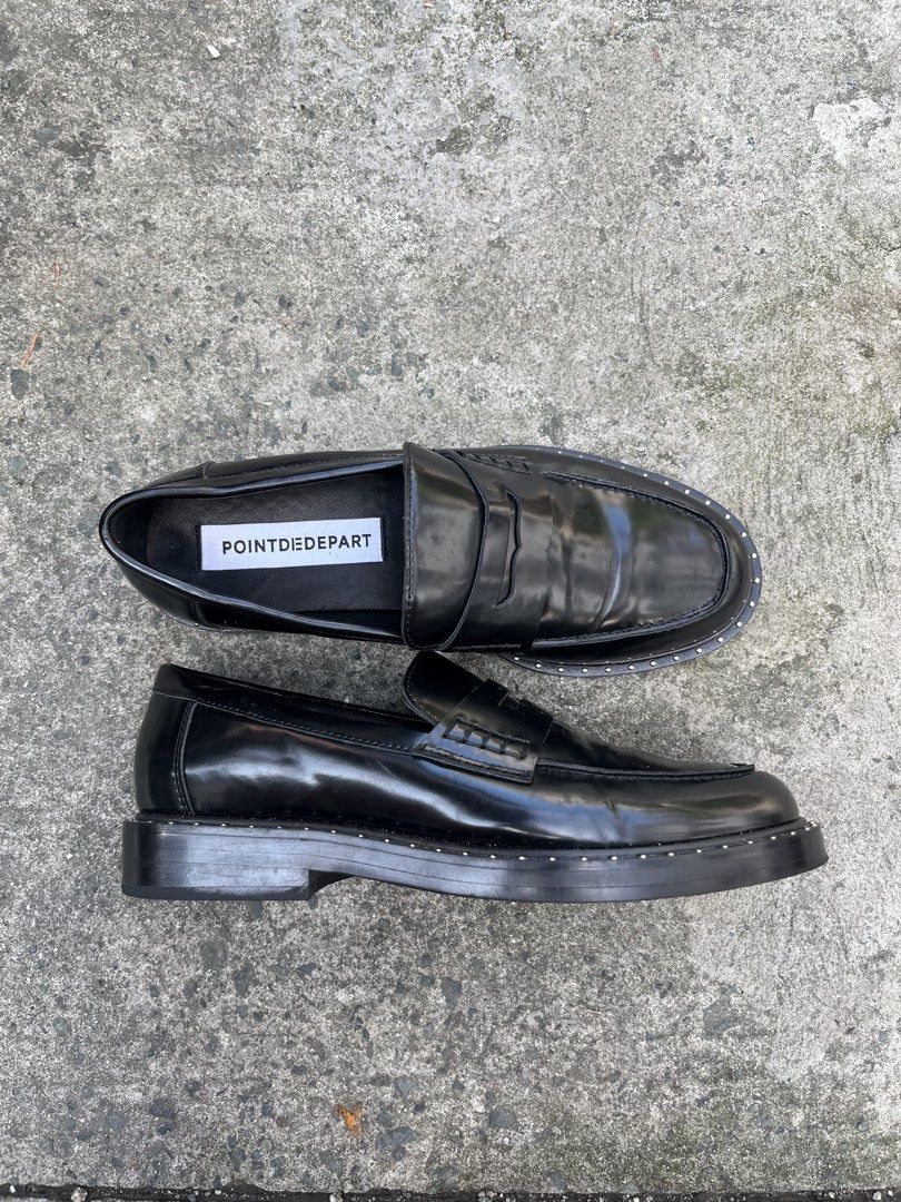 Point De Part Archive Calf leather studs loafer (Category: Loafers) located in Cavite. Submitted by kulotjunks (Listing ID 1462968377, Image 1). Description: Point De Part Archive Calf leather studs loafer Size: 39 Excellent Condition 🏷️ Price: ₱1880 .