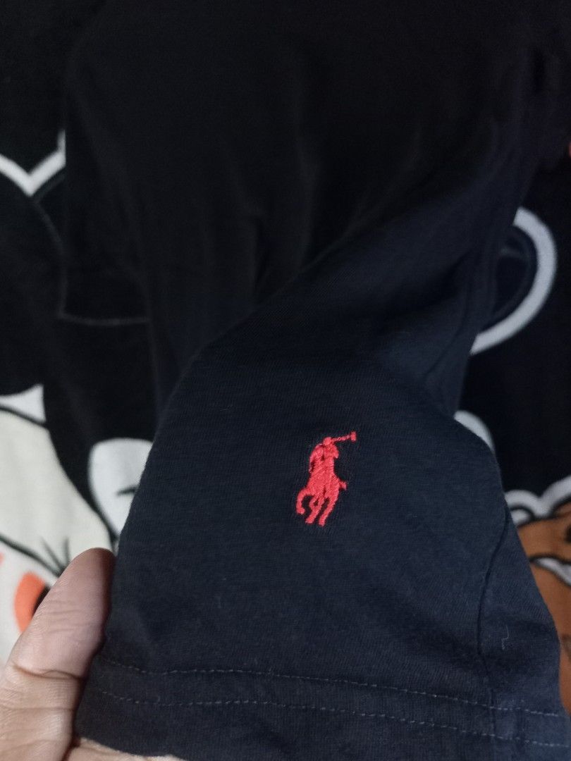 Polo Ralph Lauren Tshirt (Category: Shirts) located in Castilla. Submitted by stignapamorma (Listing ID 1463046557, Image 2). Description: Plain Black Branded T-shirt ( Thirfted ) Size - 16x26.5 Condition - Excellent Color Rate - 9/10 Issue - None Price - 350+SF.