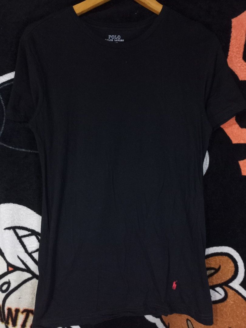 Polo Ralph Lauren Tshirt (Category: Shirts) located in Castilla. Submitted by stignapamorma (Listing ID 1463046557, Image 1). Description: Plain Black Branded T-shirt ( Thirfted ) Size - 16x26.5 Condition - Excellent Color Rate - 9/10 Issue - None Price - 350+SF.