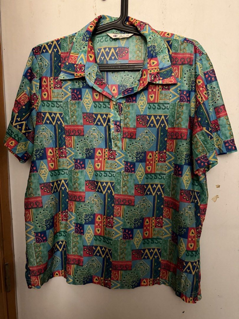 Polo shirt (Category: Tshirts & Polo Shirts ) located in Angono. Submitted by zairmika23 (Listing ID 1463009492, Image 1). Description: - Vintage shirt with a vibrant abstract print - Collared neckline and short sleeves - Lightweight fabric for comfort - Ideal for a retro or casual style - Unique, eye-catching pattern.