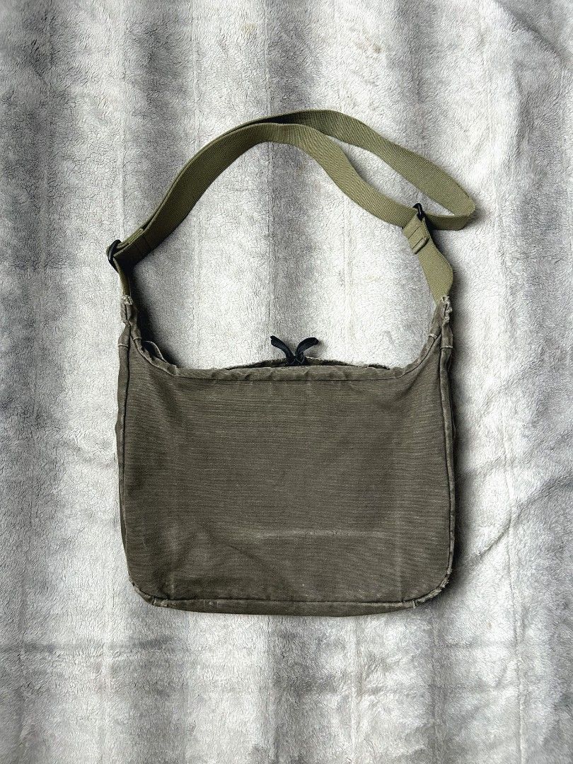 Porter Beat Shoulder Bag (Category: Sling Bags) located in Goa. Submitted by thrift_stylebychristella (Listing ID 1463009234, Image 3). Description: 🛍️1700+ SF PAYMENT FIRST VIA GCASH PAYMENT ONLY NO COD 🔹Location: Goa, Camarines Sur 🔹Shipping nationwide via J&T express .
