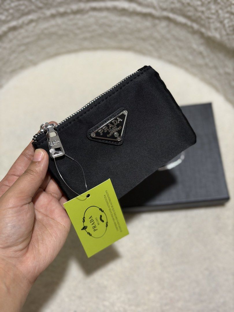 Prada wallet authentic GWP (Category: Wallets & Card holders) located in Manila. Submitted by jafelizarte (Listing ID 1463048127, Image 1). Description: AUTHENTIC GWP.