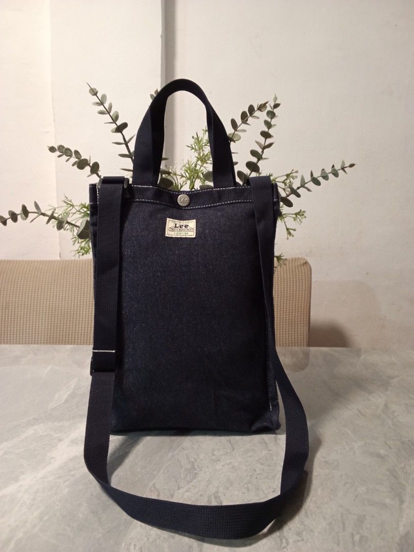 Pre -loved (Category: Luxury Bags & Wallets) located in Malabon City. Submitted by wisewater.1dcd47 (Listing ID 1462971571, Image 2). Description: .