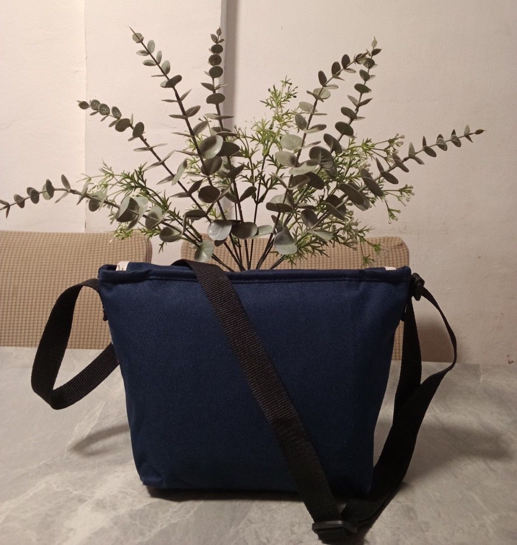 Pre -loved (Category: Luxury Bags & Wallets) located in Malabon City. Submitted by wisewater.1dcd47 (Listing ID 1462971893, Image 2). Description: .