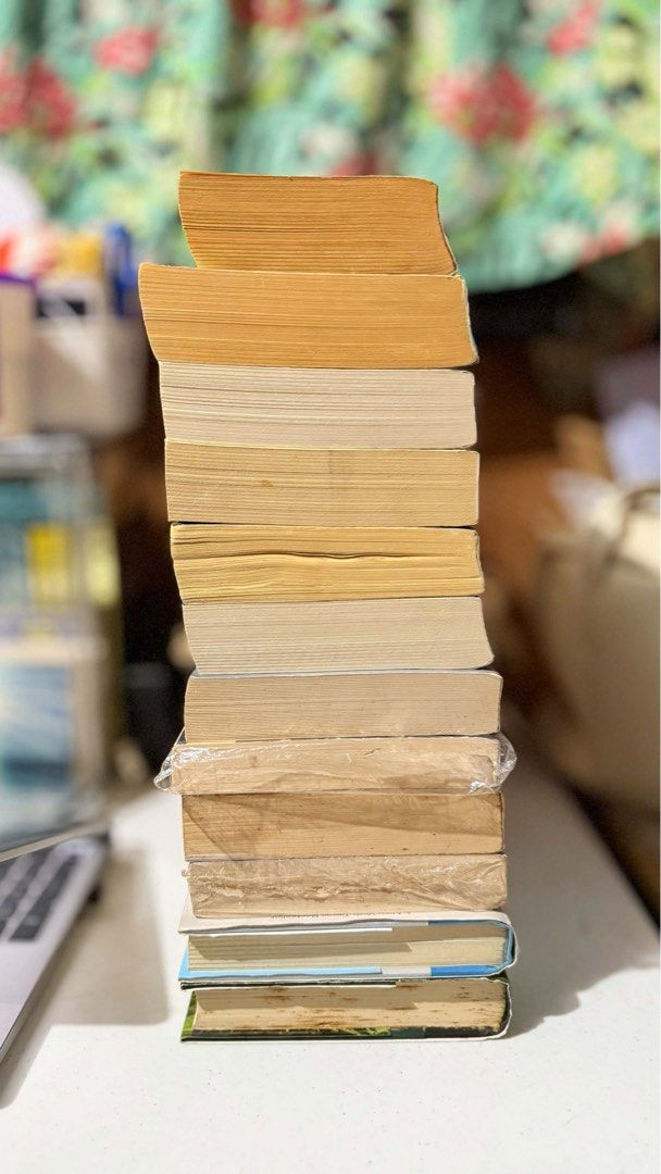 Pre-loved Books for sale (Category: Storybooks) located in Pasay City. Submitted by itsmarvelois (Listing ID 1462904922, Image 3). Description: ‼️PLEASE READ FIRST‼️ 📚 PRE-LOVED BOOKS FOR SALE | THRILLER, ROMANCE & MORE Decluttering my personal book collection! ❤️ All books are pre-loved and have been stored/handled with care. Please check the photos carefully for the actual condition before purchasing. ✨ Available books: • The Da Vinci Code — D
