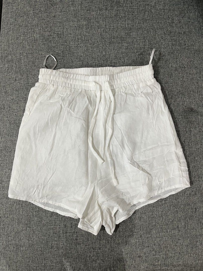 Princess Polly White Linen Drawstring Shorts (Category: Shorts) located in Cagayan de Oro. Submitted by prelovederela (Listing ID 1463024626, Image 1). Description: double lined, fits waist 25-27 :) linen!.