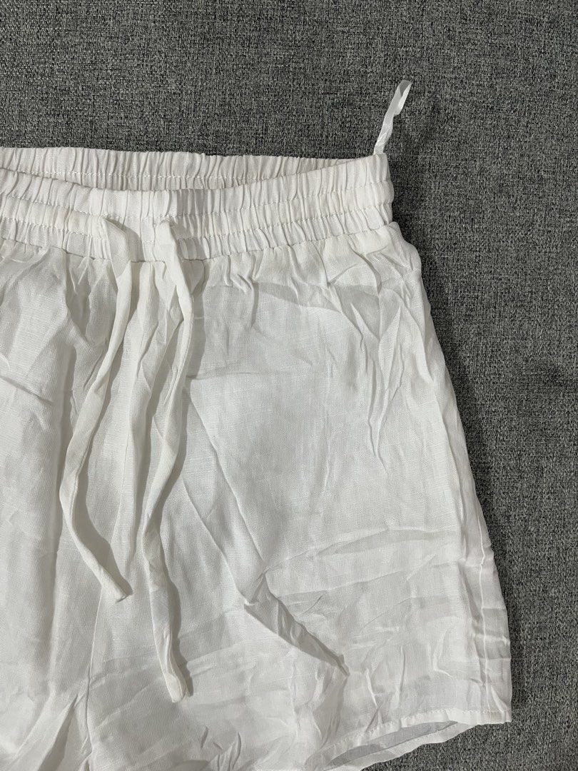 Princess Polly White Linen Drawstring Shorts (Category: Shorts) located in Cagayan de Oro. Submitted by prelovederela (Listing ID 1463024626, Image 2). Description: double lined, fits waist 25-27 :) linen!.