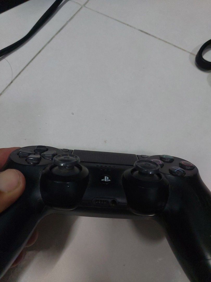 Ps4 dualshock controller (Category: Controllers) located in Ampang. Submitted by theinsyirahstore (Listing ID 1463016665, Image 2). Description: .
