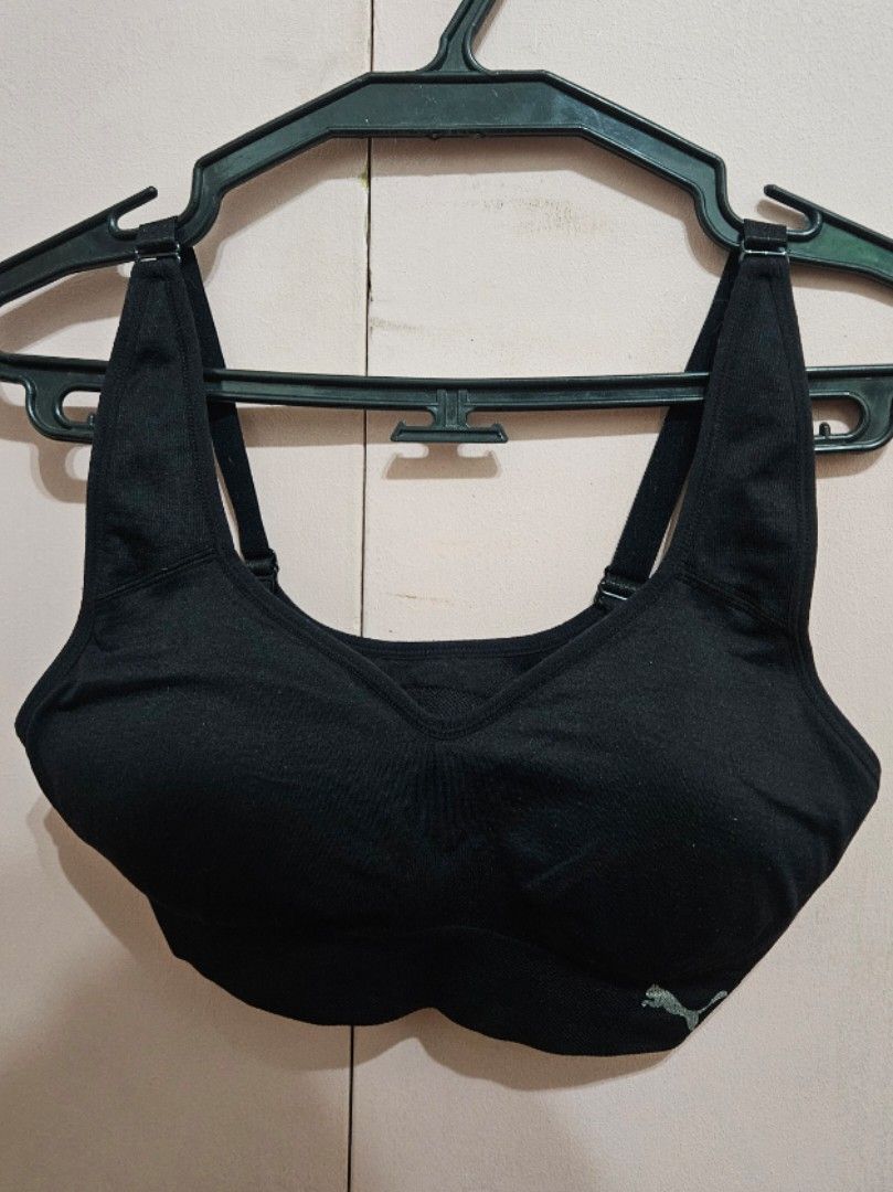 Puma Black Sports Bra (Category: Activewear) located in Quezon City. Submitted by jeannego (Listing ID 1462951705, Image 1). Description: - Black Puma sports bra - sports bra fits up to Medium! - Versatile: Great for workouts or everyday wear - Adjustable straps for a custom, comfortable fit - Iconic Puma logo displayed on the front - Made with stretchy material for ease of movement.