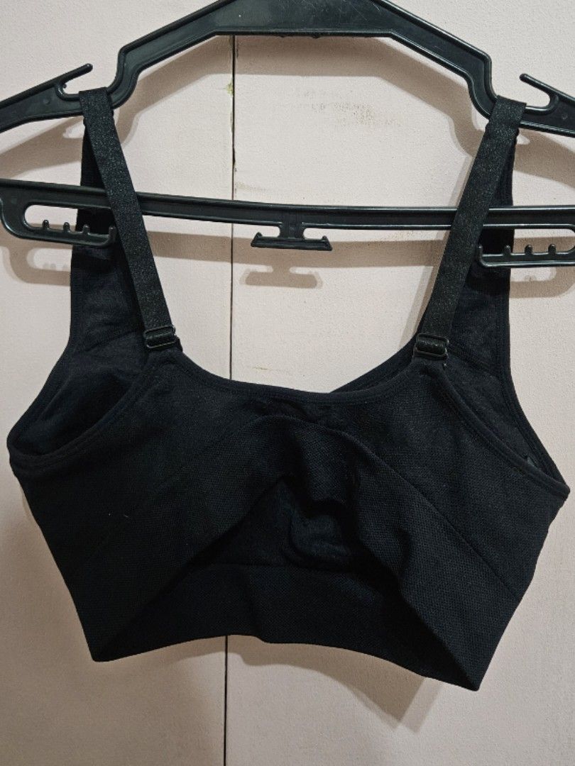 Puma Black Sports Bra (Category: Activewear) located in Quezon City. Submitted by jeannego (Listing ID 1462951705, Image 2). Description: - Black Puma sports bra - sports bra fits up to Medium! - Versatile: Great for workouts or everyday wear - Adjustable straps for a custom, comfortable fit - Iconic Puma logo displayed on the front - Made with stretchy material for ease of movement.