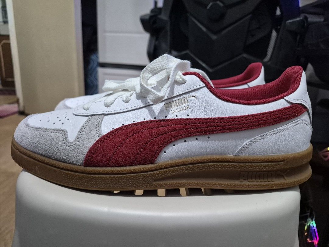 Puma Indoor White Red Gum Sole (Category: Casual Shoes) located in Cabuyao City. Submitted by aldnbltzr (Listing ID 1462926925, Image 1). Description: Puma Indoor - White leather with red suede accents - Gum sole - Perforated toe box for breathability - No issues.