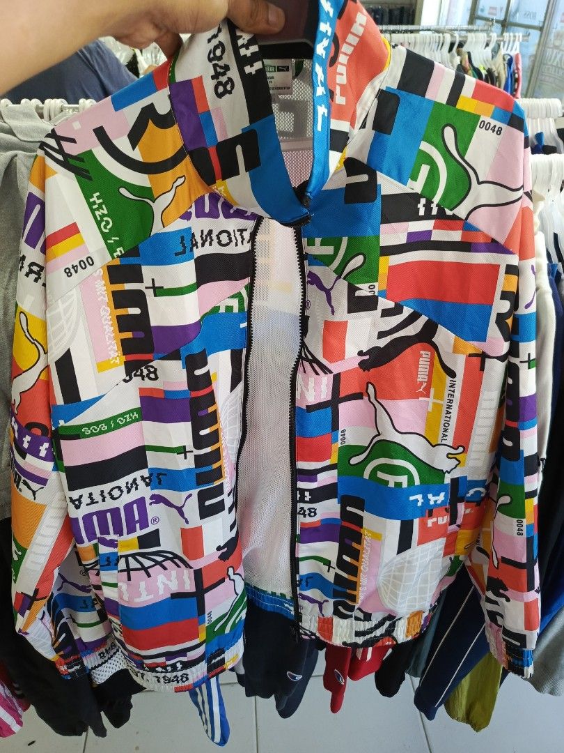Puma International Graphic Windbreaker Jacket (Category: Coats, Jackets and Outerwear) located in Cabatuan. Submitted by penthegreat (Listing ID 1463111654, Image 1). Description: - Cool Puma windbreaker jacket - Vibrant graphic print with all-over Puma logo - Mesh lining inside - Size M (Asia) - Ideal for casual wear or sports.