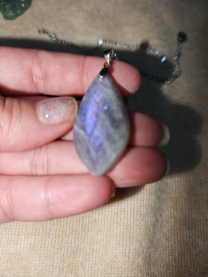 Purple Labradorite Pendant (Category: Necklaces) located in Quezon City. Submitted by piaoliangcollections.ph (Listing ID 1463096691, Image 3). Description: Made From Natural Labradorite Stone. Key Benefits and Properties Aura Protection: Acts as a shield against negative energy and prevents emotional drain, making it useful for empaths. Intuition Boost: Connected to the third eye chakra to sharpen inner vision, psychic abilities, and clear decis