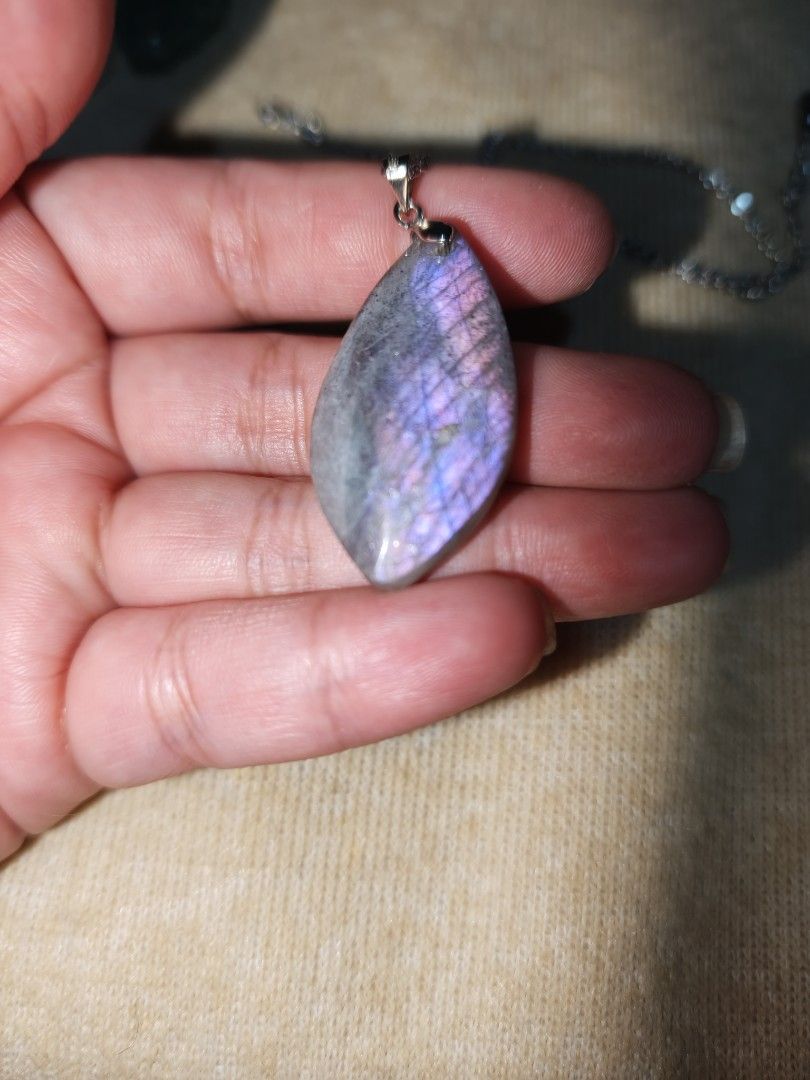 Purple Labradorite Pendant (Category: Necklaces) located in Quezon City. Submitted by piaoliangcollections.ph (Listing ID 1463096691, Image 2). Description: Made From Natural Labradorite Stone. Key Benefits and Properties Aura Protection: Acts as a shield against negative energy and prevents emotional drain, making it useful for empaths. Intuition Boost: Connected to the third eye chakra to sharpen inner vision, psychic abilities, and clear decis