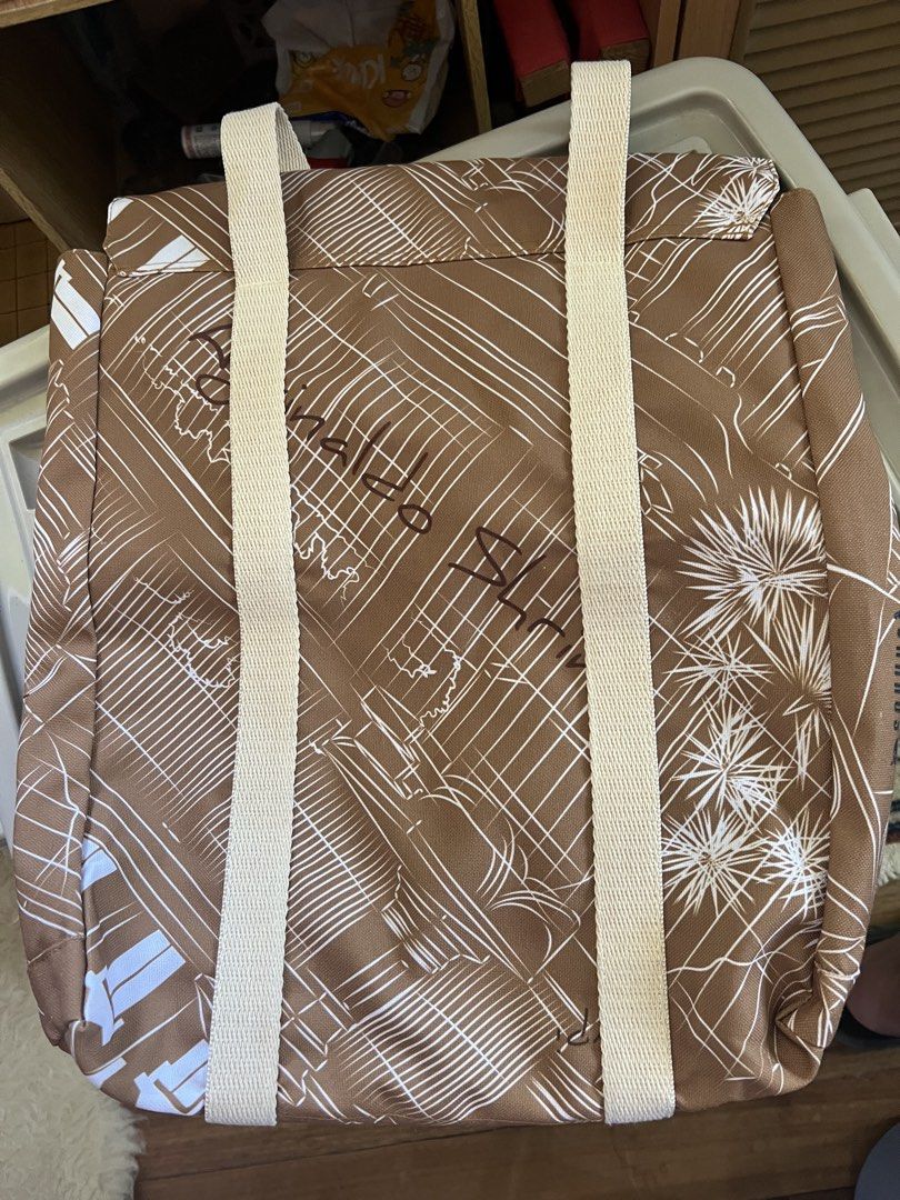 Quarkus Aguinaldo Shrine bag (Category: Sling Bags) located in Paranaque City. Submitted by decluttering1990 (Listing ID 1462951067, Image 2). Description: Php1000 or best reasonable offer Bag dimensions: 12 inches side to side 15 inches top to bottom 2.5 inches wide Buyer books and pays for shipping Item is in Paranaque.