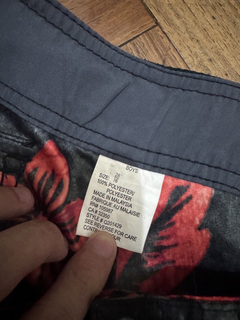 Quiksilver Board Shorts (Category: Swim Trunks & Board Shorts) located in Manila. Submitted by mabuhaymiles (Listing ID 1463037512, Image 2). Description: Fits size 27-29.