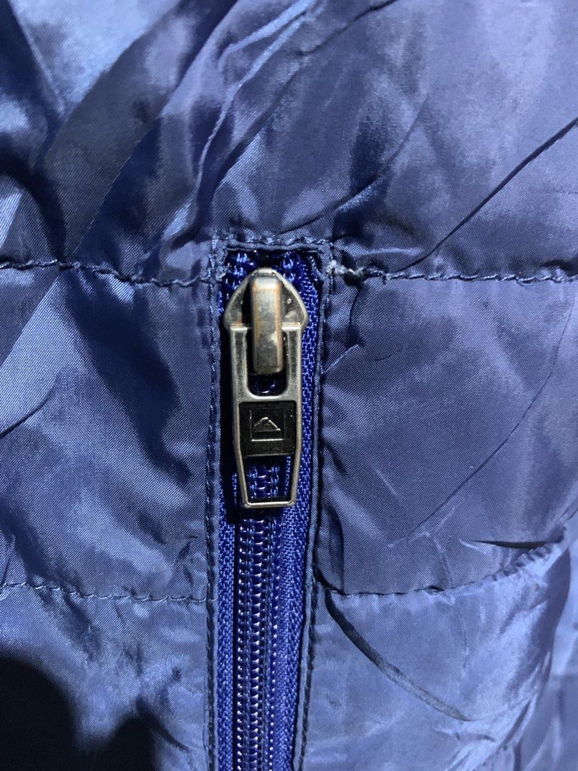 Quiksilver Puffer Jacket Blue Hooded Size M (Category: Coats, Jackets and Outerwear) located in Carmen. Submitted by bensbai (Listing ID 1463002203, Image 3). Description: - Blue Quiksilver puffer jacket - Size: Medium (M) - Features a hood - Zip-up front closure - Two zippered side pockets - Made in China.