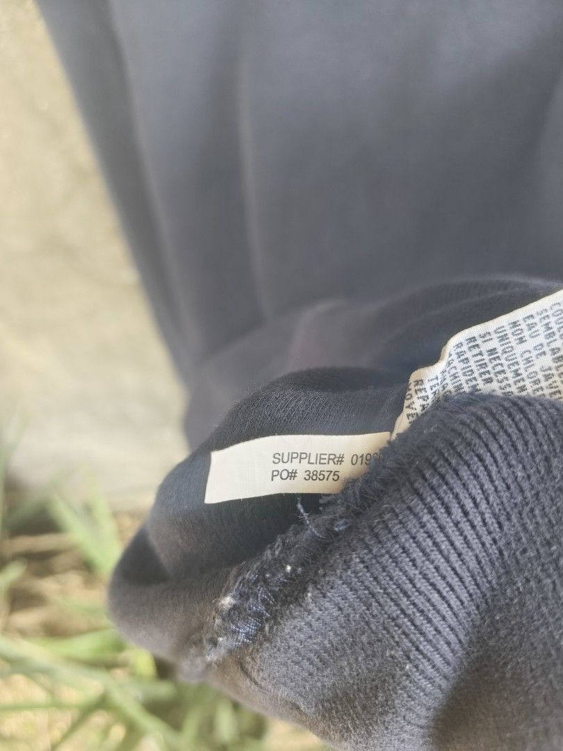 Ralph Laure (Category: Coats, Jackets and Outerwear) located in Tagbina. Submitted by stephen_migraso (Listing ID 1462913197, Image 3). Description: no issue.