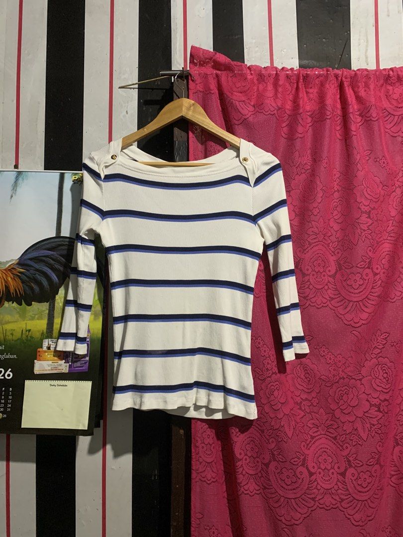 Ralph Lauren For Women (Category: Blouses) located in Iligan City. Submitted by kierrehv (Listing ID 1463072996, Image 2). Description: Ralph Lauren For Women 9.2/10 cr 16x23.5 Vintage Tag Minimal Stains (need wash) .