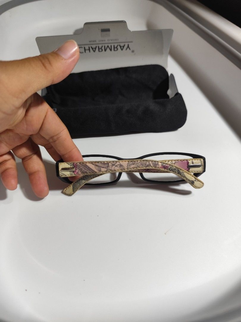 Random Leather Arm Frame (Category: Sunglasses & Eyewear) located in Cebu City. Submitted by icoolectnsellect (Listing ID 1463070950, Image 2). Description: Issue: Dirt and RX lens. Bought at Garage Sale. Authenticity not Guaranteed, di ko alam if legit or Fake. Buy @ your own Risk. All EyeGlasses or Sun Glasses ay may Grado or Prescription Glasses. Please be careful para di masira mata nyo, you can change the lens and frame na lng kunin. Salamat