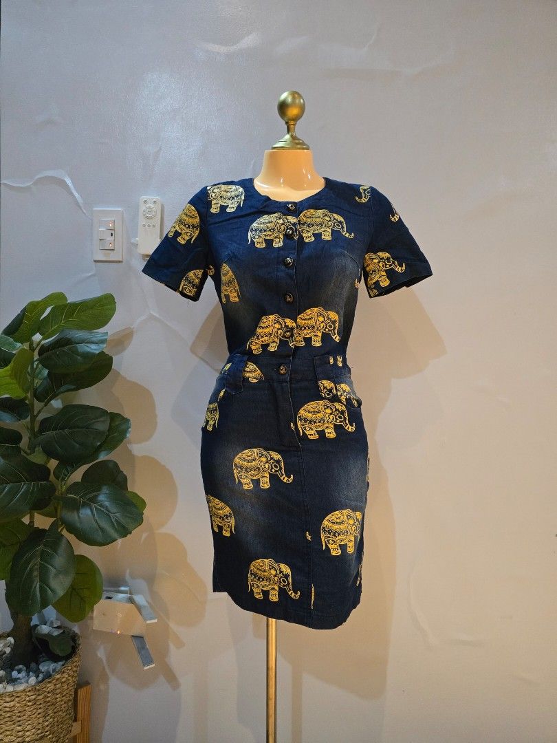 Rare elephant design office Denim dress (Category: Dresses) located in San Marcelino. Submitted by thriftolshoppiness (Listing ID 1463012649, Image 1). Description: S-M.
