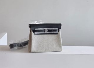 (Category: ) located in . Submitted by luxurydesignerbrands (Listing ID 1463026535, Image 1). Description: .