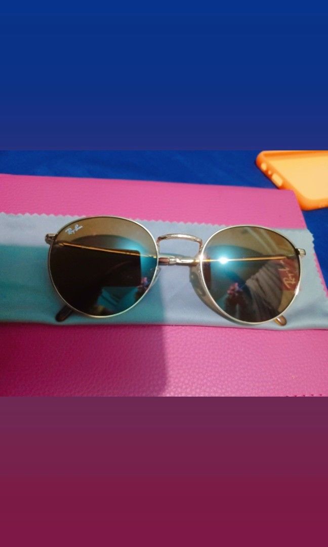 Ray-Ban (Category: Sunglasses & Eyewear) located in Taguig. Submitted by rb3637. (Listing ID 1462951858, Image 3). Description: Model Code: RB 3637Style Name: NEW ROUND Color/Variant Code: 9202/33 (Polished Rose Gold frame with Brown lenses) Size: 53 (Lens width in millimeters) with orig RB Cloth w/out RB case.
