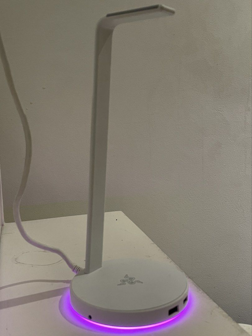 Razer Base Station V2 Chroma white (Category: Other Accessories) located in Manila. Submitted by giancrlo11 (Listing ID 1463073792, Image 2). Description: .