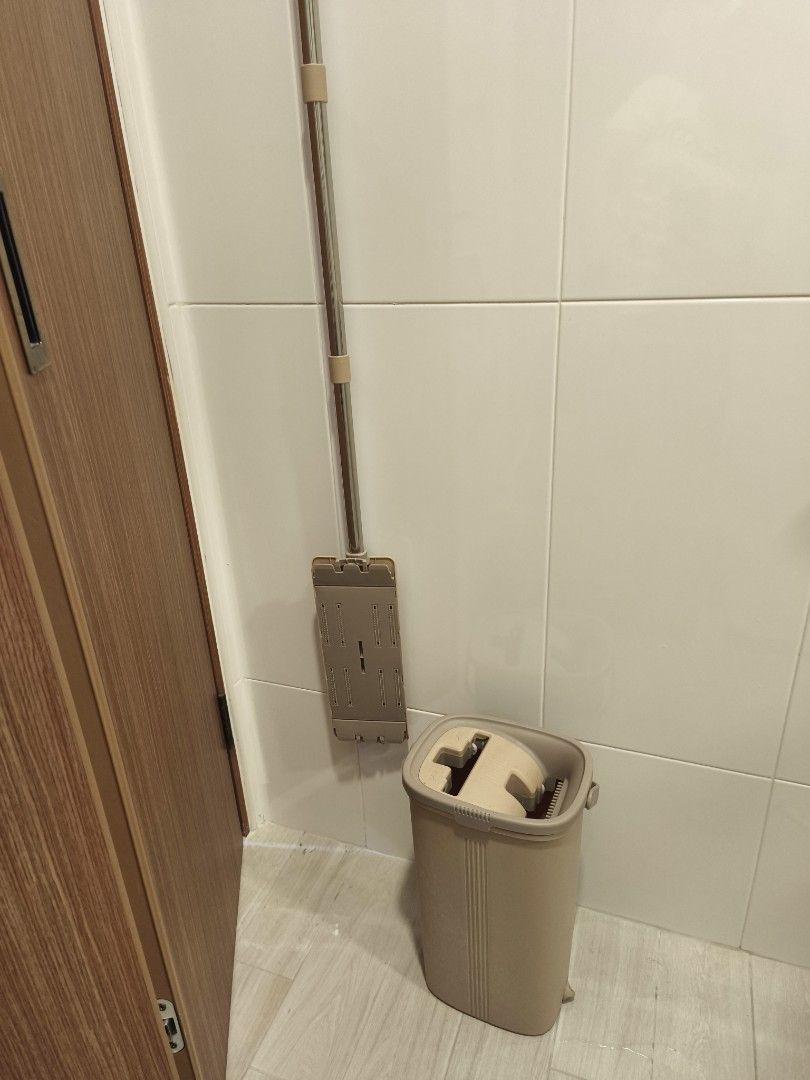 Rectangular mop and pail (Category: Home Improvement Tools & Accessories) located in Singapore. Submitted by develyn (Listing ID 1463041252, Image 2). Description: .