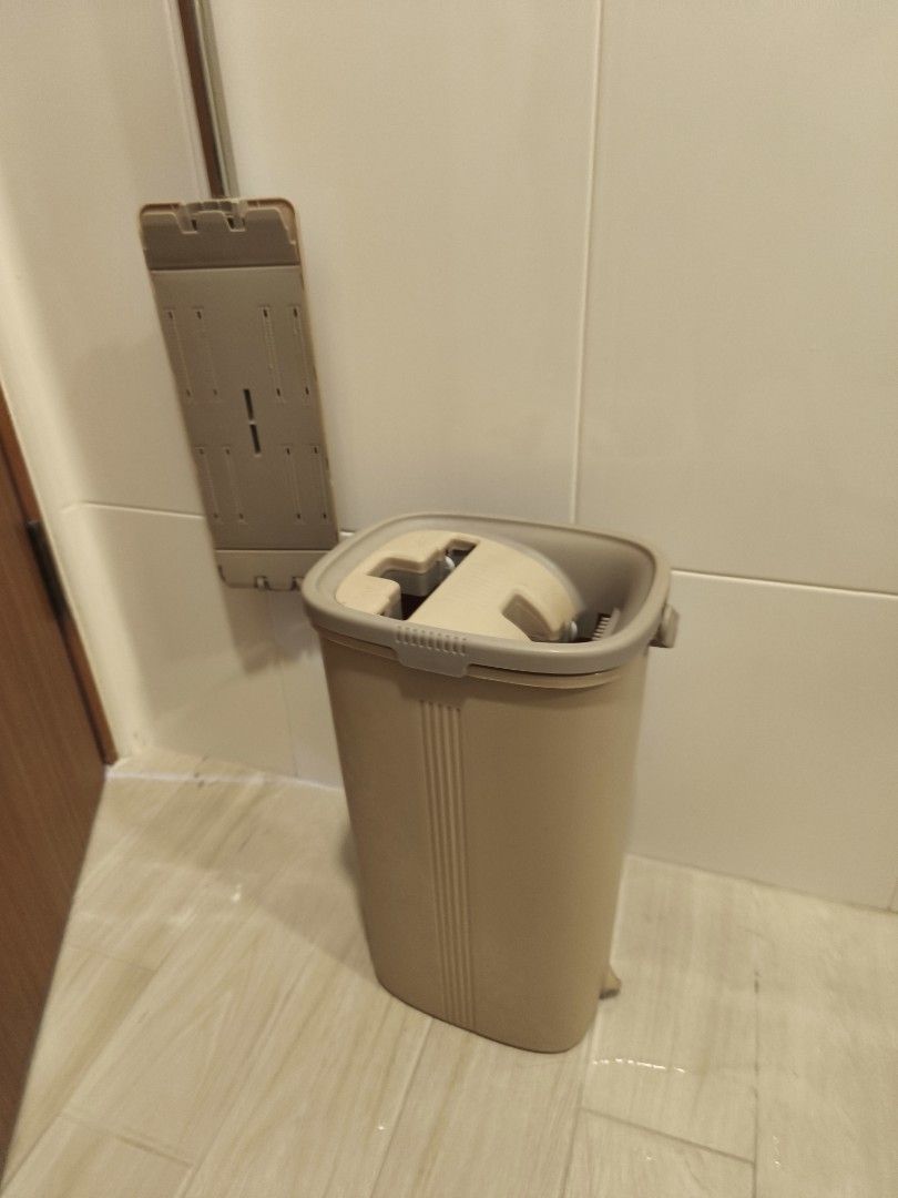 Rectangular mop and pail (Category: Home Improvement Tools & Accessories) located in Singapore. Submitted by develyn (Listing ID 1463041252, Image 1). Description: .
