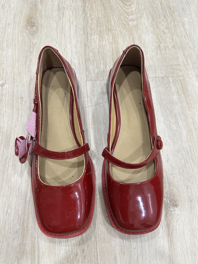 Red Mary Janes Doll Shoes (Category: Flats & Sandals) located in Angeles City. Submitted by claudinelaz (Listing ID 1463073978, Image 1). Description: like new - mary janes doll shoes -₱500 - size: EU 37 W - RFS: decluttering - mop 🧾: gcash/ bank transfer (payo) - mod 🚚: j&t or lbc dm me to claim! dm for more photos!.
