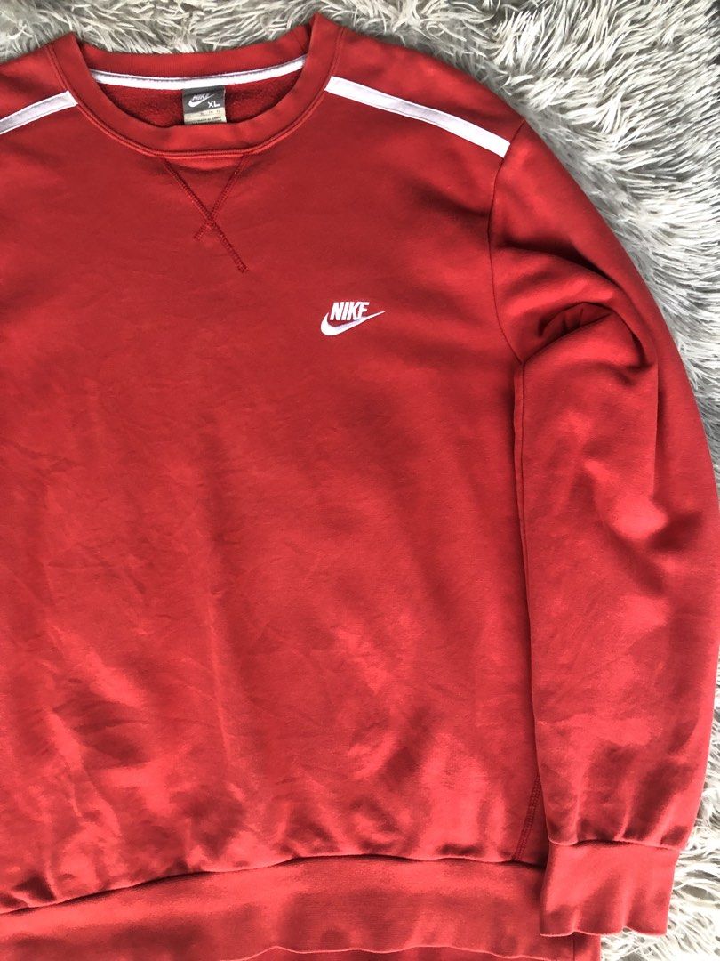 Red Nike SideScript Sweatshirt (Category: Coats, Jackets and Outerwear) located in Bacoor. Submitted by thrift2dy (Listing ID 1463087197, Image 3). Description: Dimes : Width 21 Length 27 ⚫️ 8/10 condition 10/10 colorate ⚫️Best Fit large to xl ⚫️Xl On Tag ₱650💵 PM FOR MORE DETAILS!.