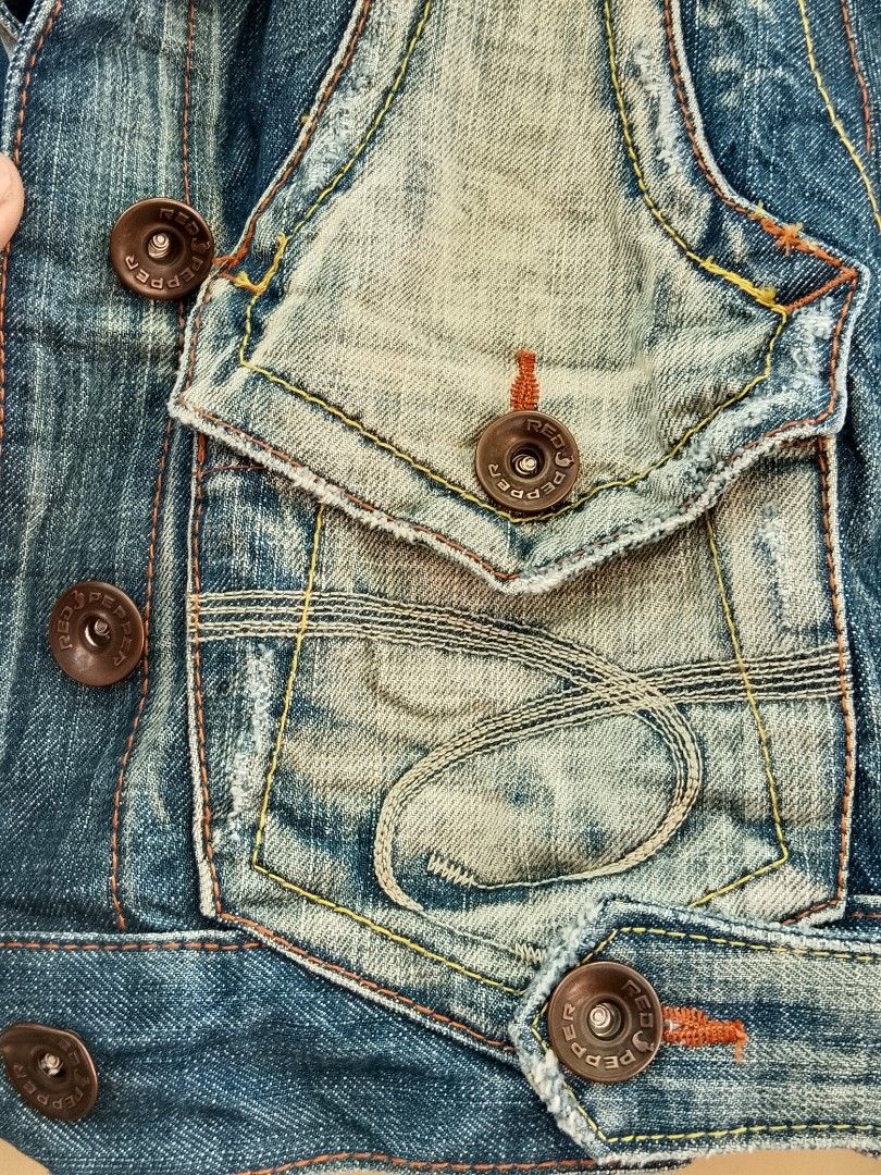 Red pepper y2k crop denim jacket Distressed Details (Category: Coats, Jackets and Outerwear) located in Bantayan. Submitted by markjimenez1975557 (Listing ID 1462933227, Image 3). Description: excellent no issue with 3pockets dimes W17xL16 - Cool cropped denim jacket - Washed-out look with distressed areas - Contrast stitching - Elbow patches - Button closure - Chest pockets - Great for layering.
