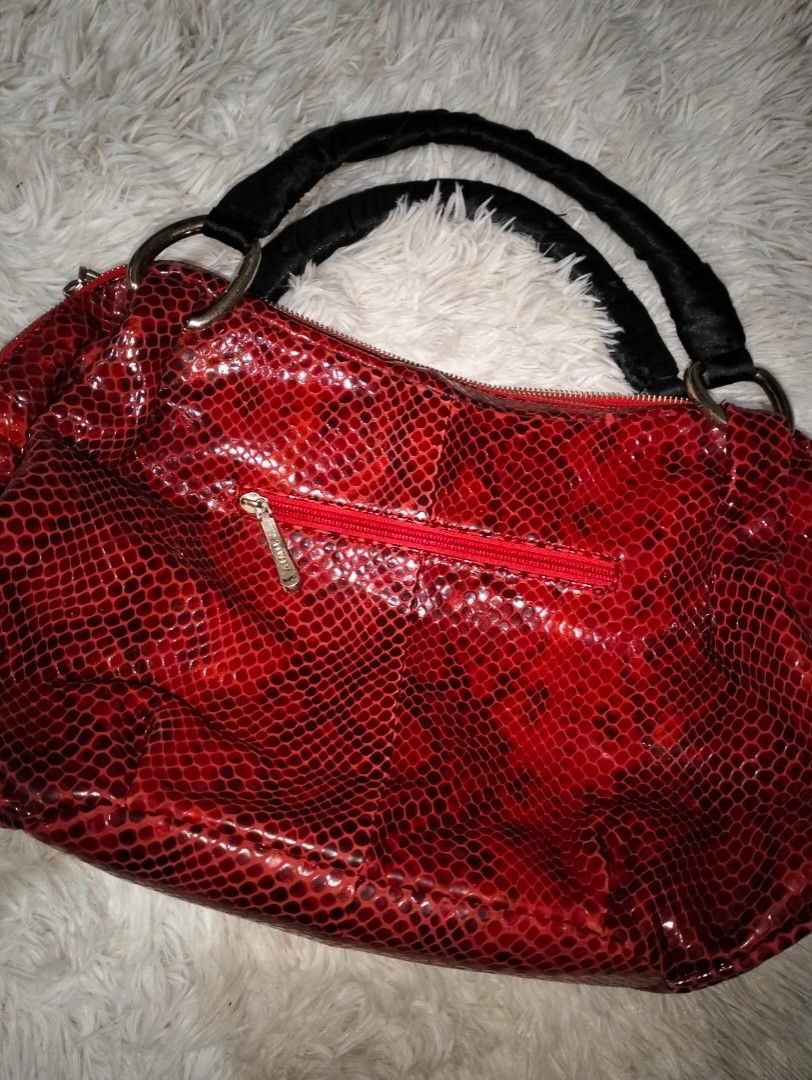 Red Snake Print Shoulder Bag (Category: Shoulder Bags) located in Manila. Submitted by cheezynutzyfriez (Listing ID 1462976974, Image 3). Description: - Cute red shoulder bag - Unique snake print texture - Black straps and gold hardware - Small gold logo plate on the front - Perfect size for essentials - Great for nights out or adding a pop of color.
