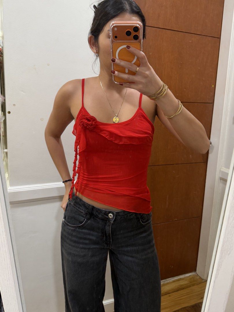 red top (Category: Others Tops) located in Manila. Submitted by beysclosett (Listing ID 1463025598, Image 2). Description: - never used - good condition - super cute .