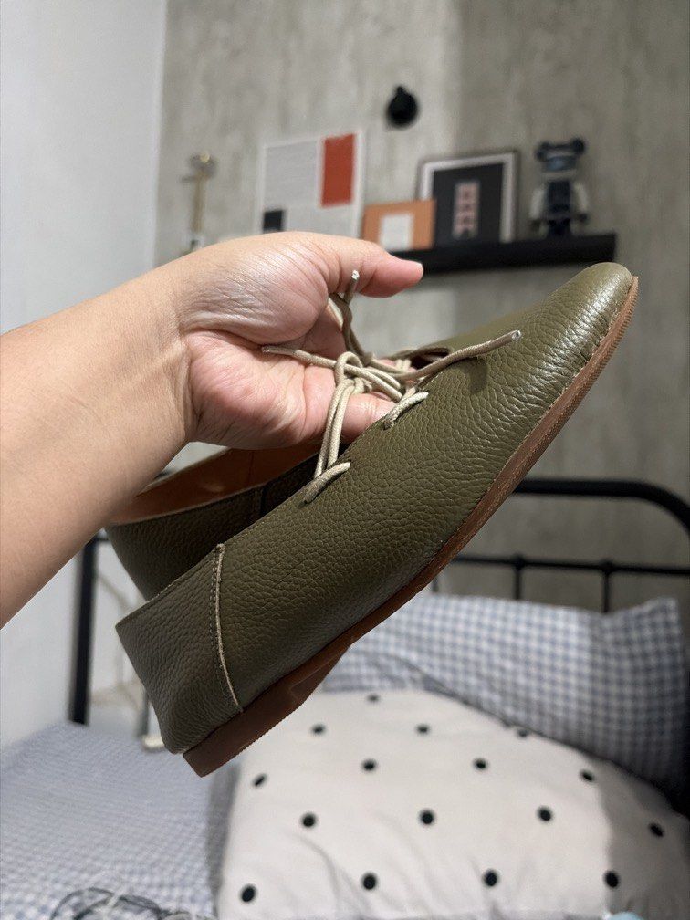 renegade folk adore tie flat shoes (Category: Flats & Sandals) located in Quezon City. Submitted by cavp_ (Listing ID 1463004172, Image 2). Description: SRP is 4k + used 2x Size 8 but fits me as a size 7 with wide feet comes with RF dust bag, no box anymore Super comfy rfs: prefer the rf sandals than closed shoes Kamuning qc loc .