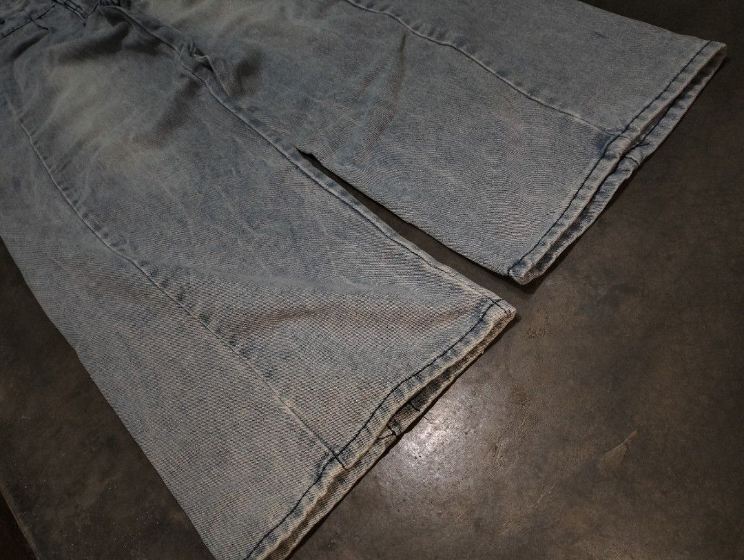 Retro Slate Grey High-Waisted Barrel Jeans (Category: Jeans) located in Valenzuela. Submitted by euniverse888 (Listing ID 1462965529, Image 3). Description: Measurements: W 30" | L 41" | Thigh 13" | Hem 10.5" Price: 300 Condition: 🌸: No visible issue 🌸: Semi-hard denim 🌸: Nalabahan na po.