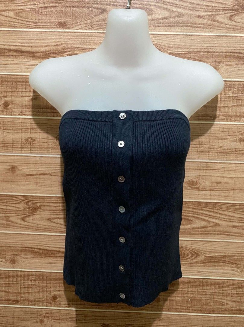 Ribbed Knit Button-Up Tube Top (Category: Others Tops) located in Binan City. Submitted by katespanie (Listing ID 1462948601, Image 1). Description: Medyo visible ang kaunting lukot o wrinkles sa tela dahil siguro sa pagkaka-display sa mannequin o pagkaka-store, pero madali naman itong madaanan ng plantsa o clothing steamer. Hindi manipis o banat na banat. Complete and secure ang lahat ng buttons sa harap. No major flaws, visible holes, or runnin