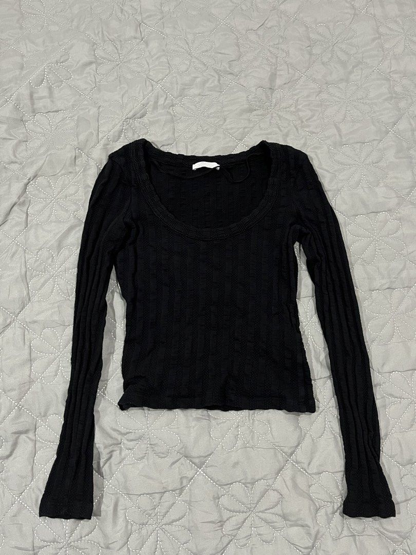 rib-knit long sleeve top (Category: Longsleeves) located in Quezon City. Submitted by reesedeclutters (Listing ID 1462940605, Image 1). Description: - brand: Zara Trafaluc.