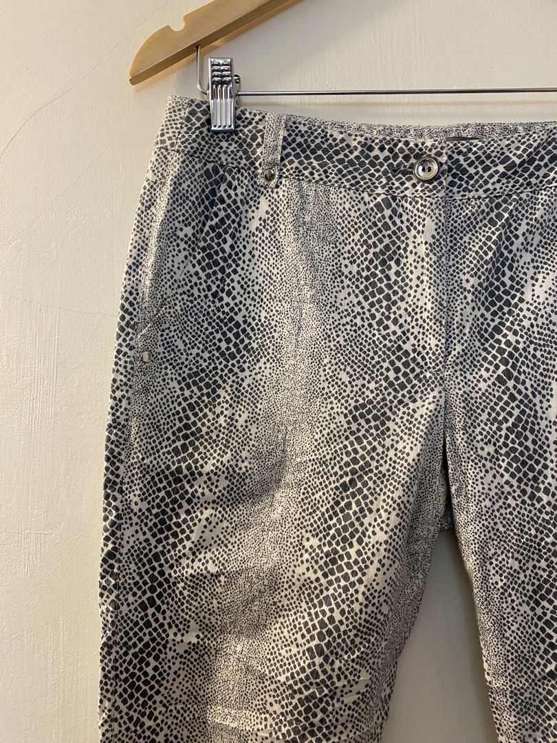 Roberto Cavalli Alternative Lizard Print Jeans (Size 30) (Category: Jeans) located in Makati City. Submitted by bottega_boi (Listing ID 1463052580, Image 2). Description: .