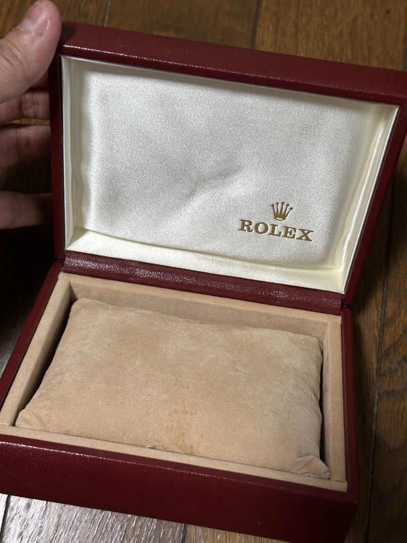 Rolex Box Original Guaranteed (Category: Accessory Holder, Box & Organizers) located in Bulacan. Submitted by youlovewatches (Listing ID 1463088422, Image 2). Description: .